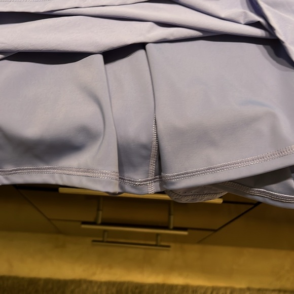 Ladies skirt with shorts underneath - Picture 3 of 3